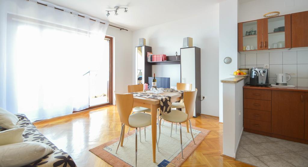 Apartment Natasa Novi Vinodolski Oda fotoğraf